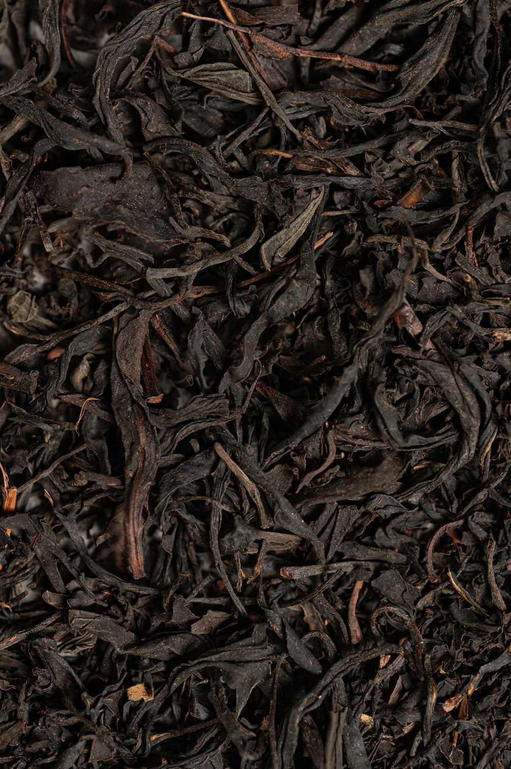 Georgian Black – Makroaufnahme der Schwarzteeblätter.