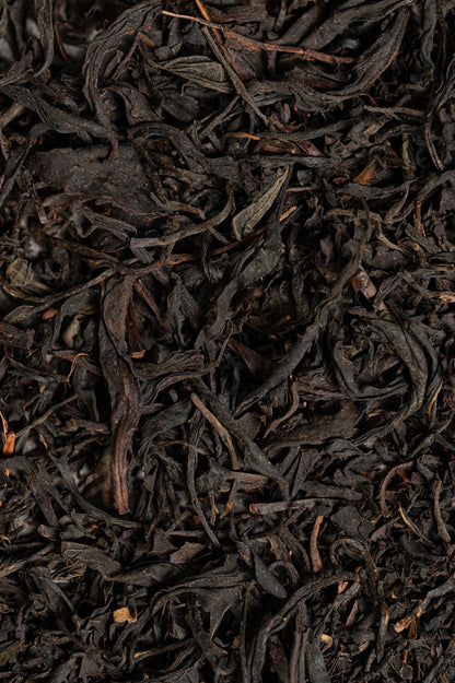 Georgian Black – Makroaufnahme der Schwarzteeblätter.